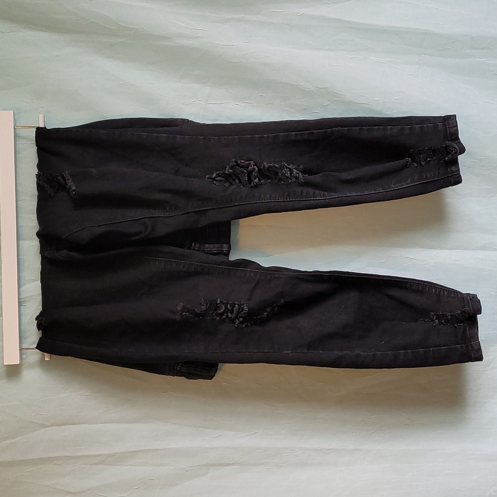 Black ripped skinny jeans